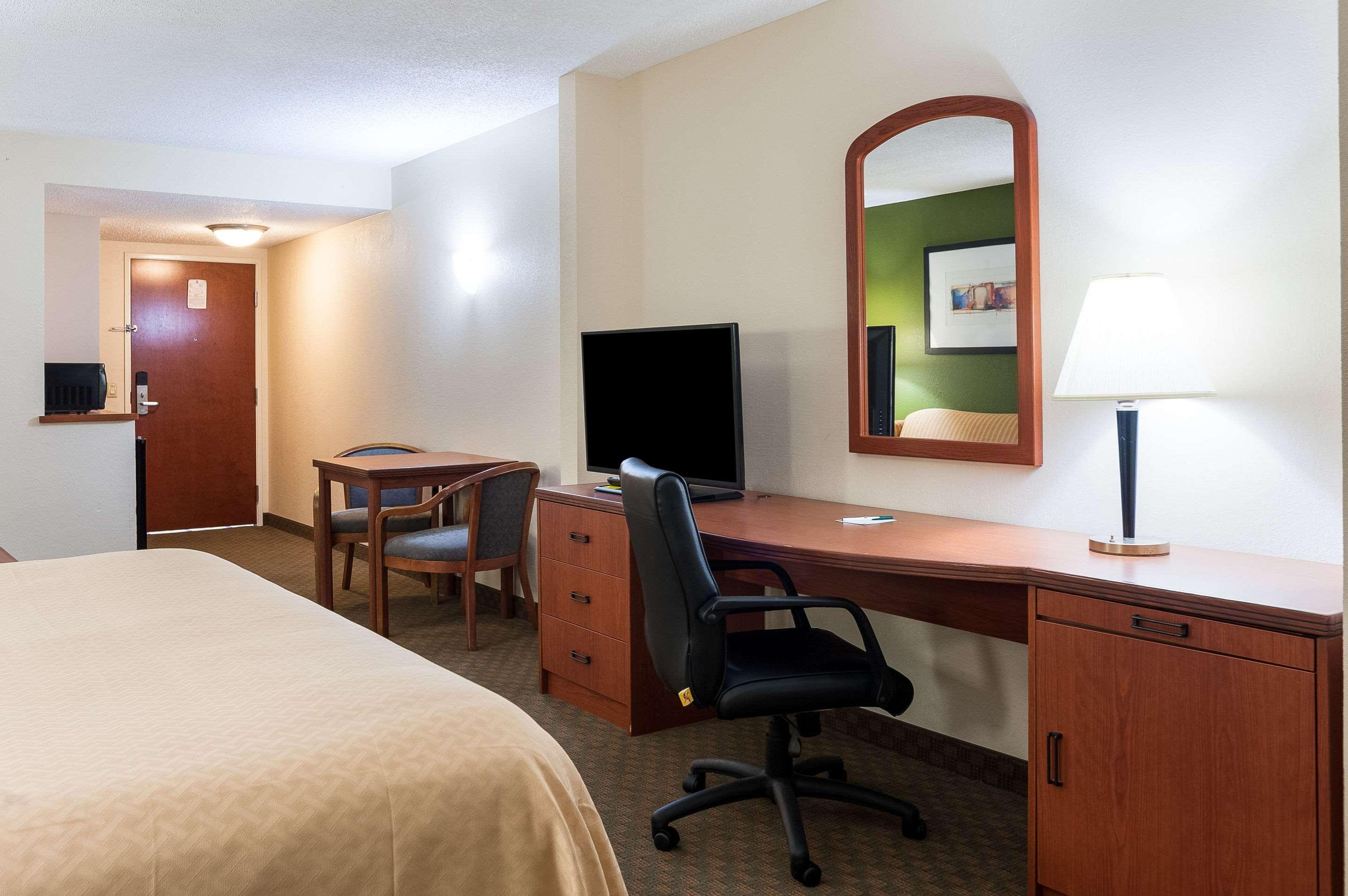 Quality Inn & Suites Lake Charles South Экстерьер фото