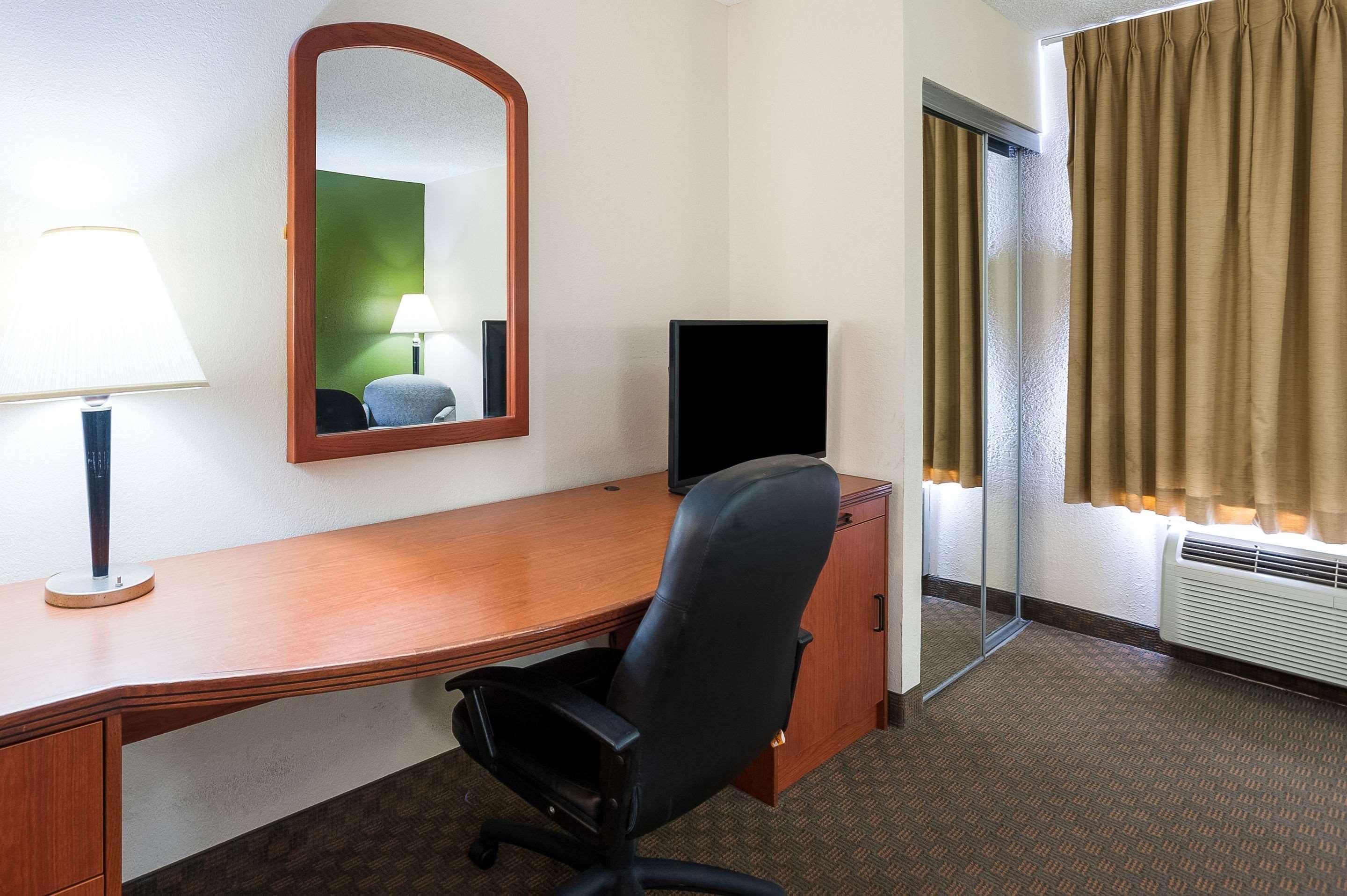 Quality Inn & Suites Lake Charles South Экстерьер фото